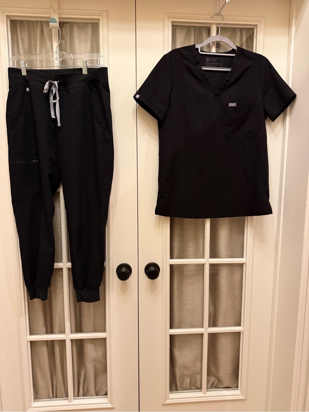 SMALL Black Women’s Figs Scrub Set w/ Petite Joggers EUC